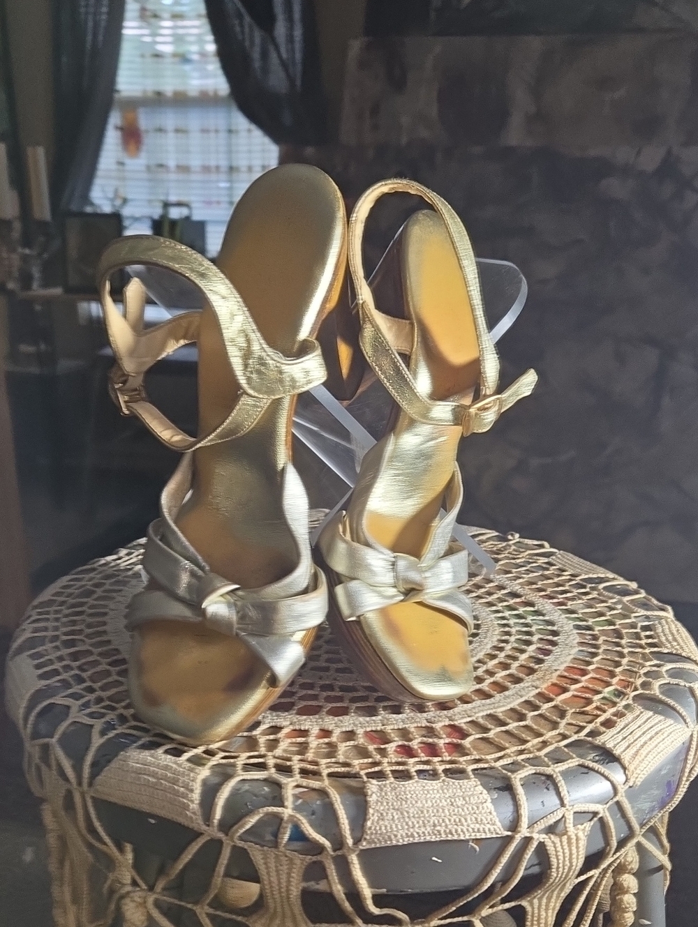 VINTAGE Women's Metallic Gold Strappy Heeled Sandals. Wood Platform